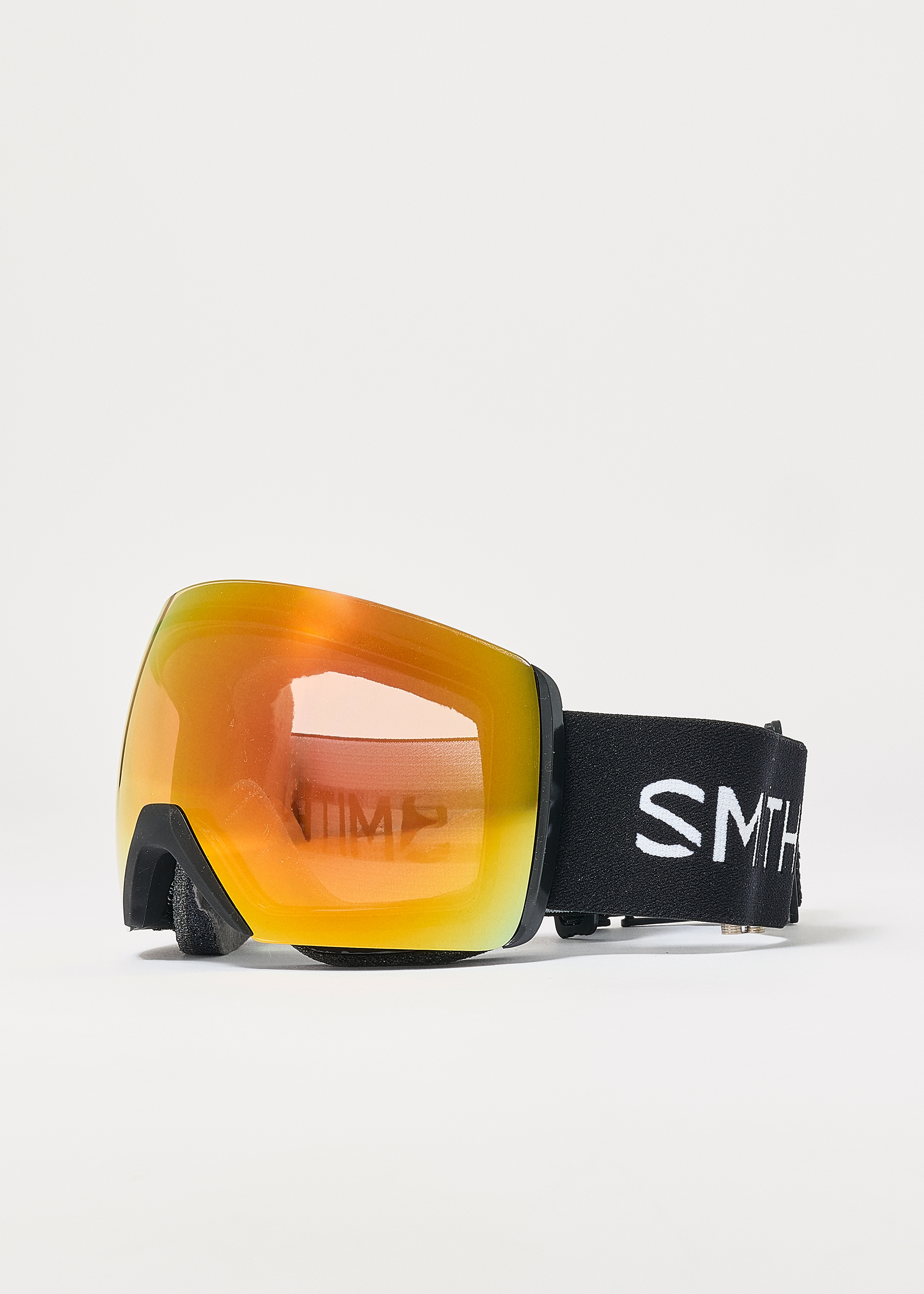 Smith Skyline XL Black / ChromaPop Pro Photochromic Red Mirror Goggles