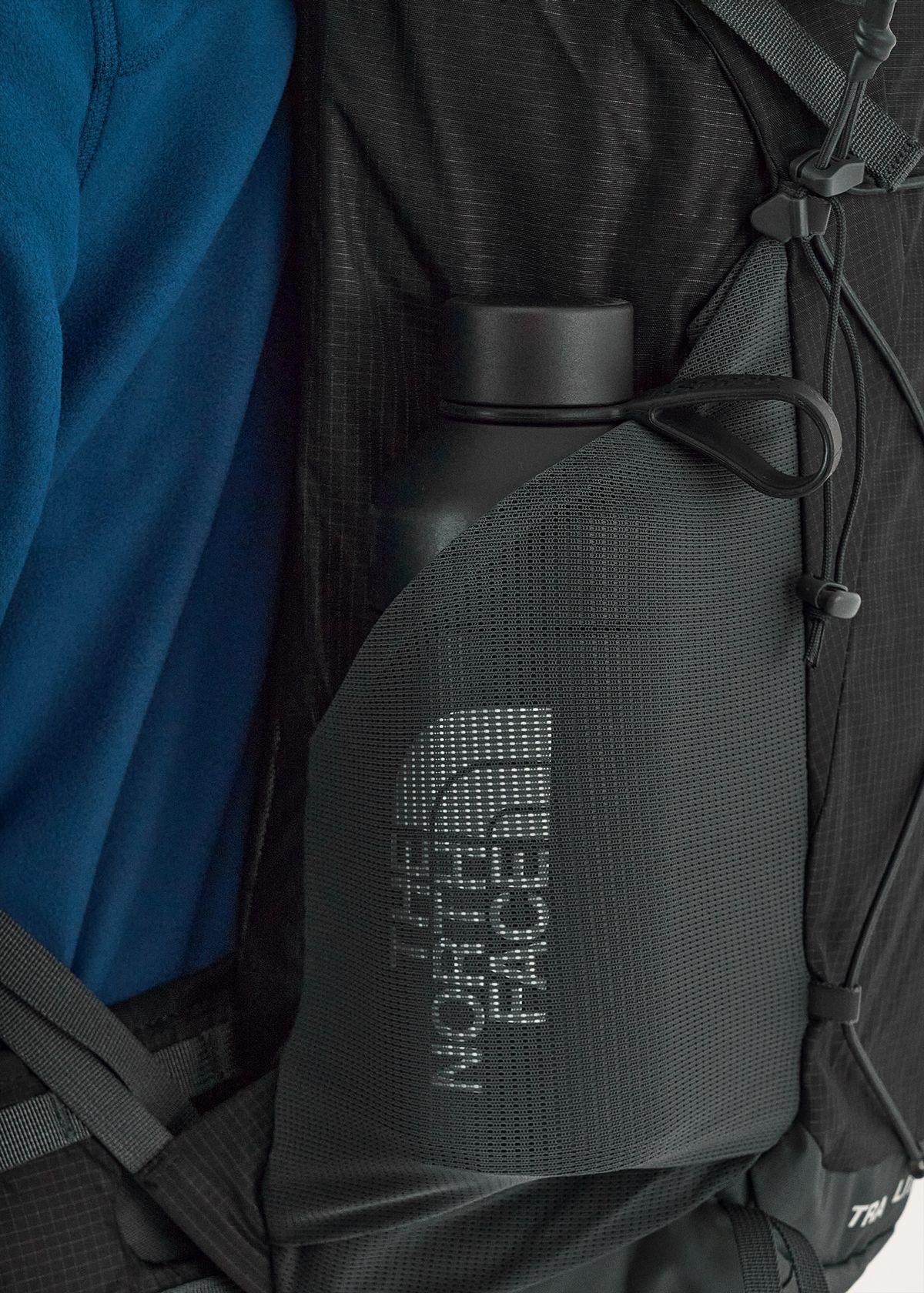 Stretch mesh side pockets