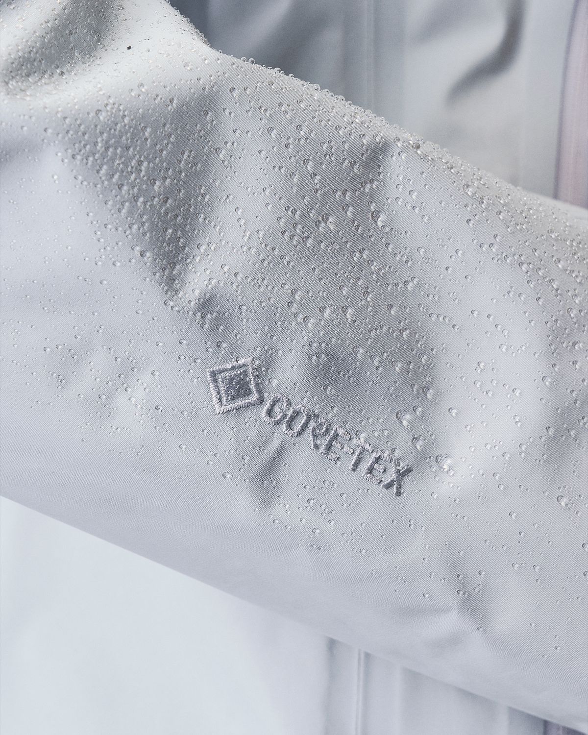 GORE-TEX 3-layer expanded polyethylene (ePE) waterproof protection