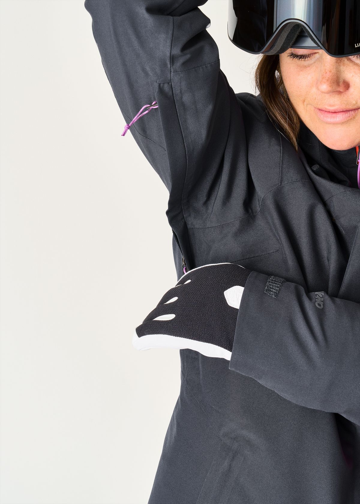 Underarm venting zips