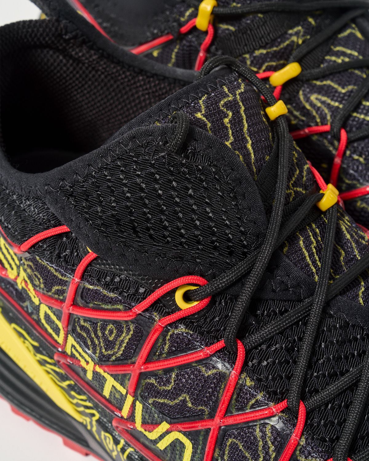 Side lacing and lace pocket