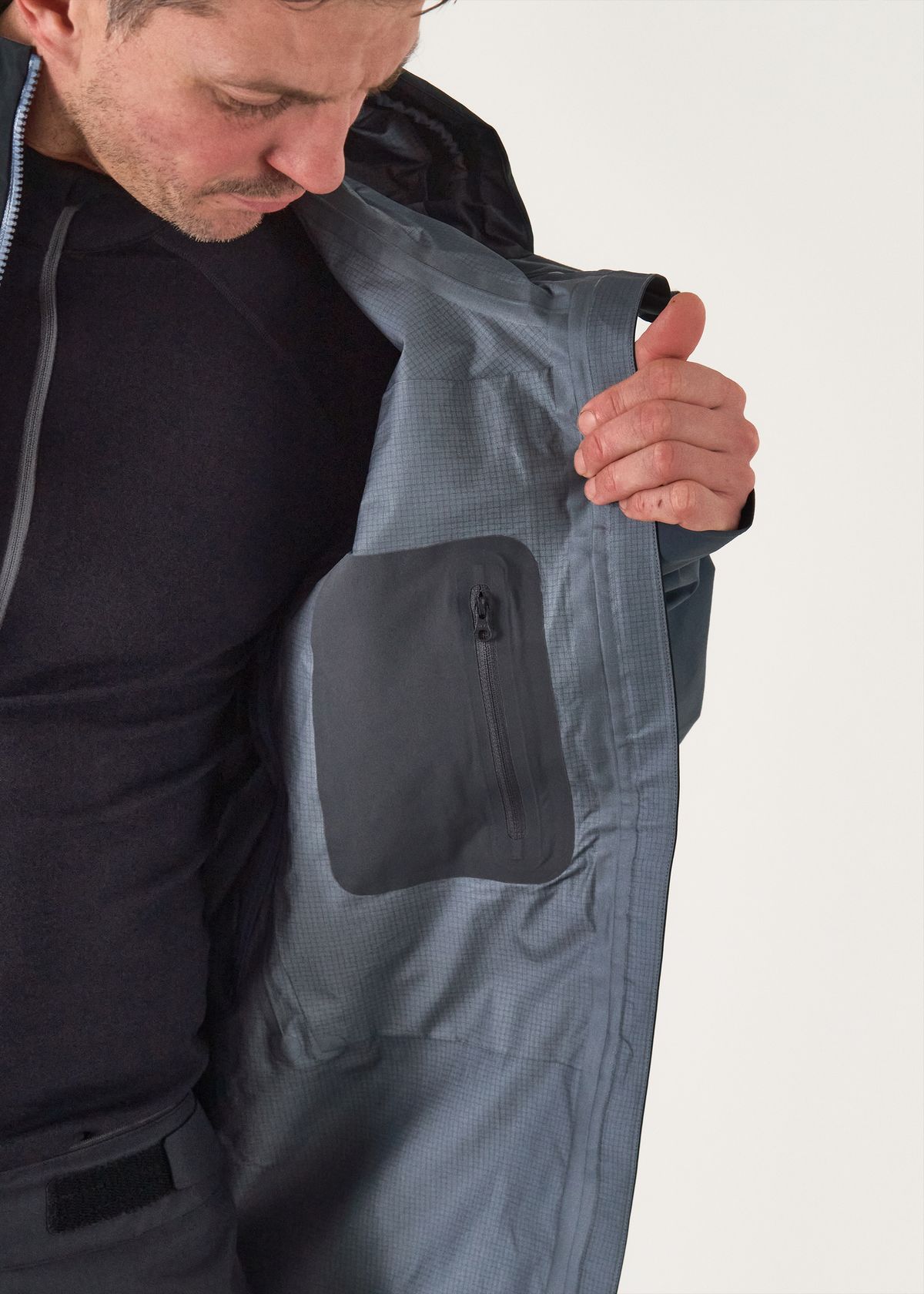 Internal zipped pocket      