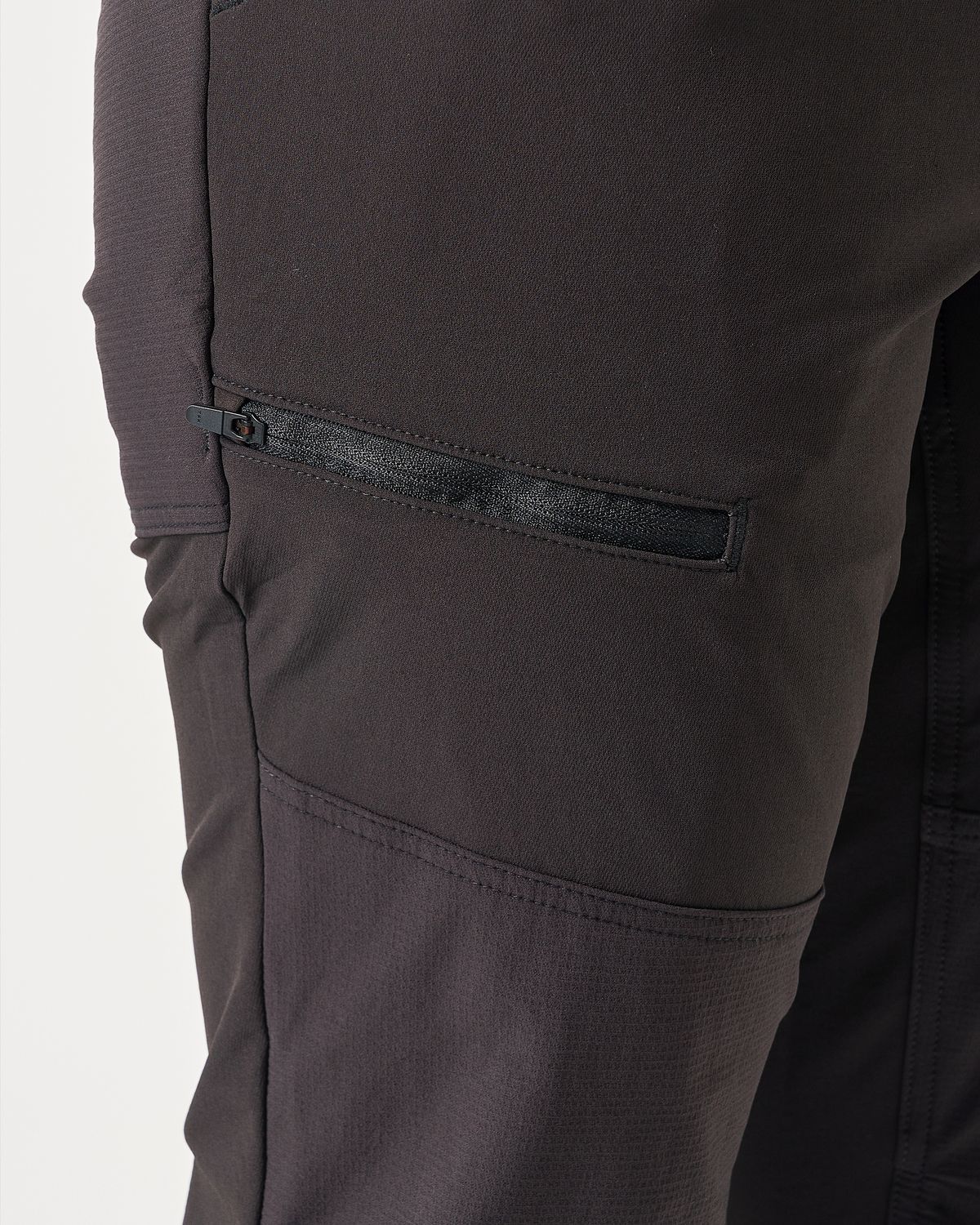 Zipped thigh pocket