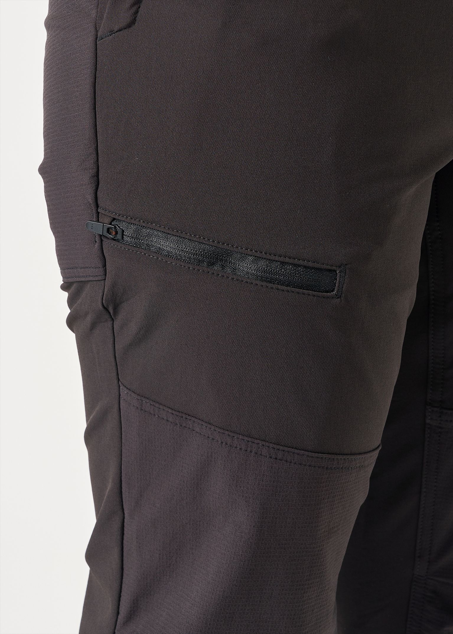 Zipped thigh pocket