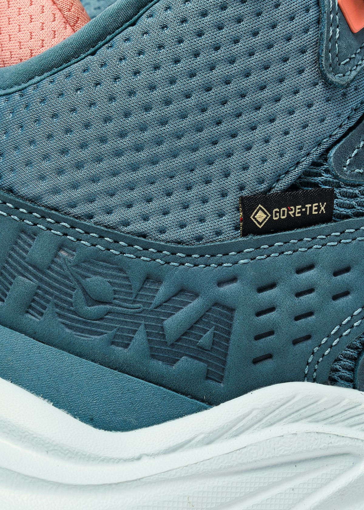 GORE-TEX waterproof protection