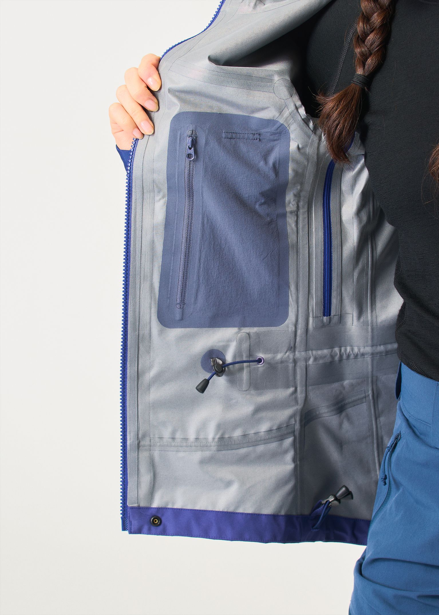Internal zipped pocket 