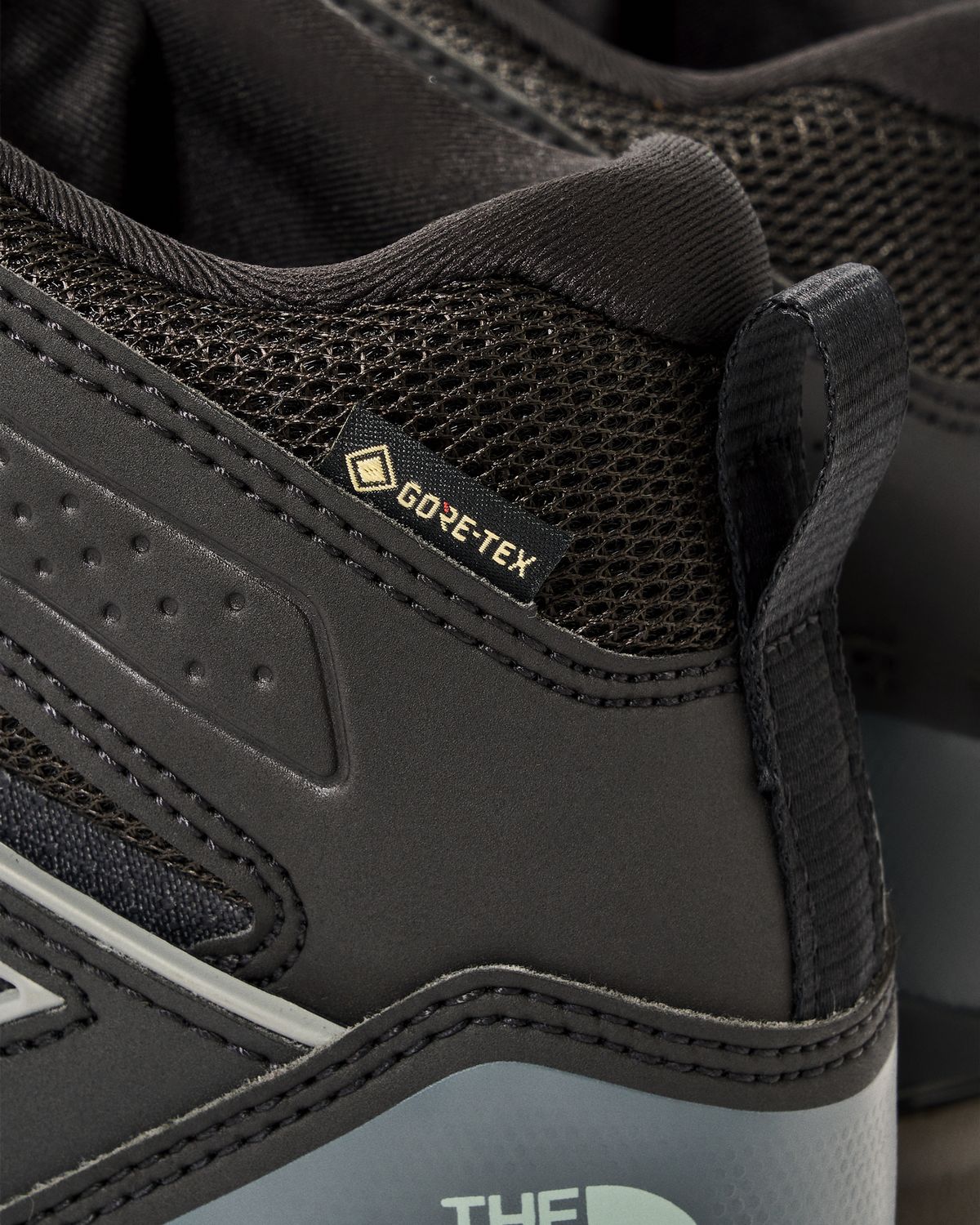  GORE-TEX waterproof protection