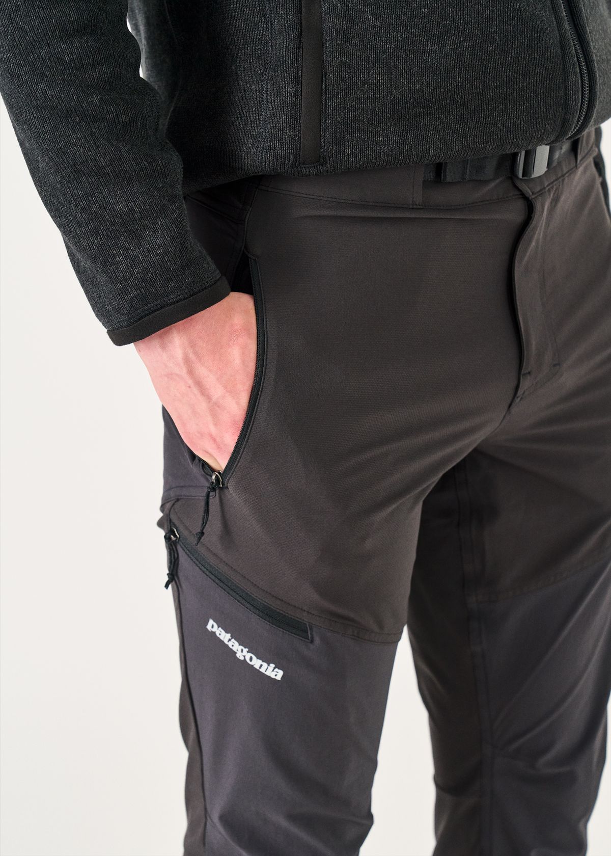  Zipped thigh pocket