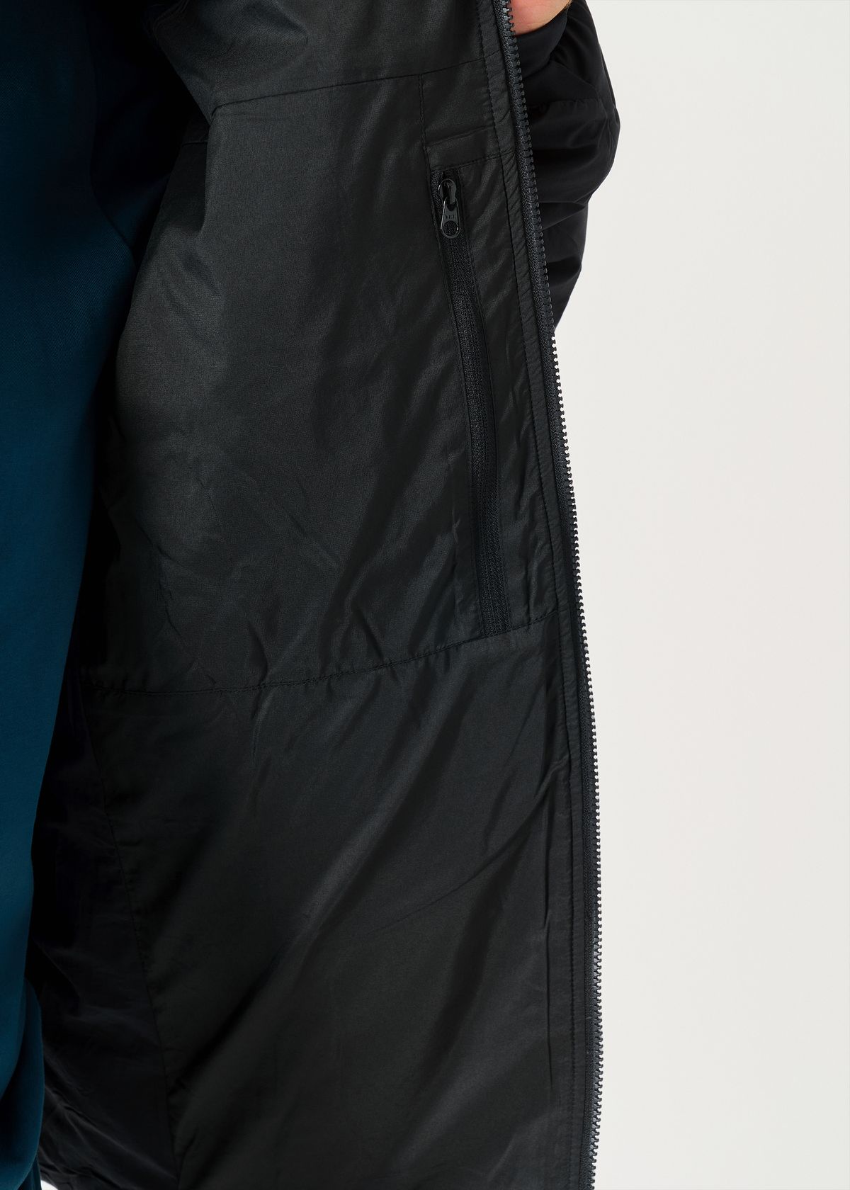 Internal zipped pocket