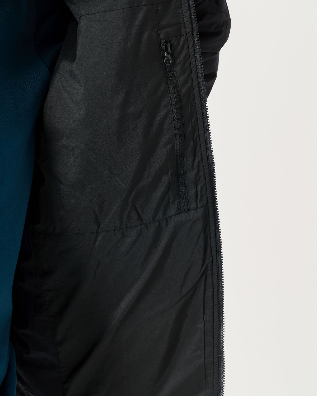 Internal zipped pocket