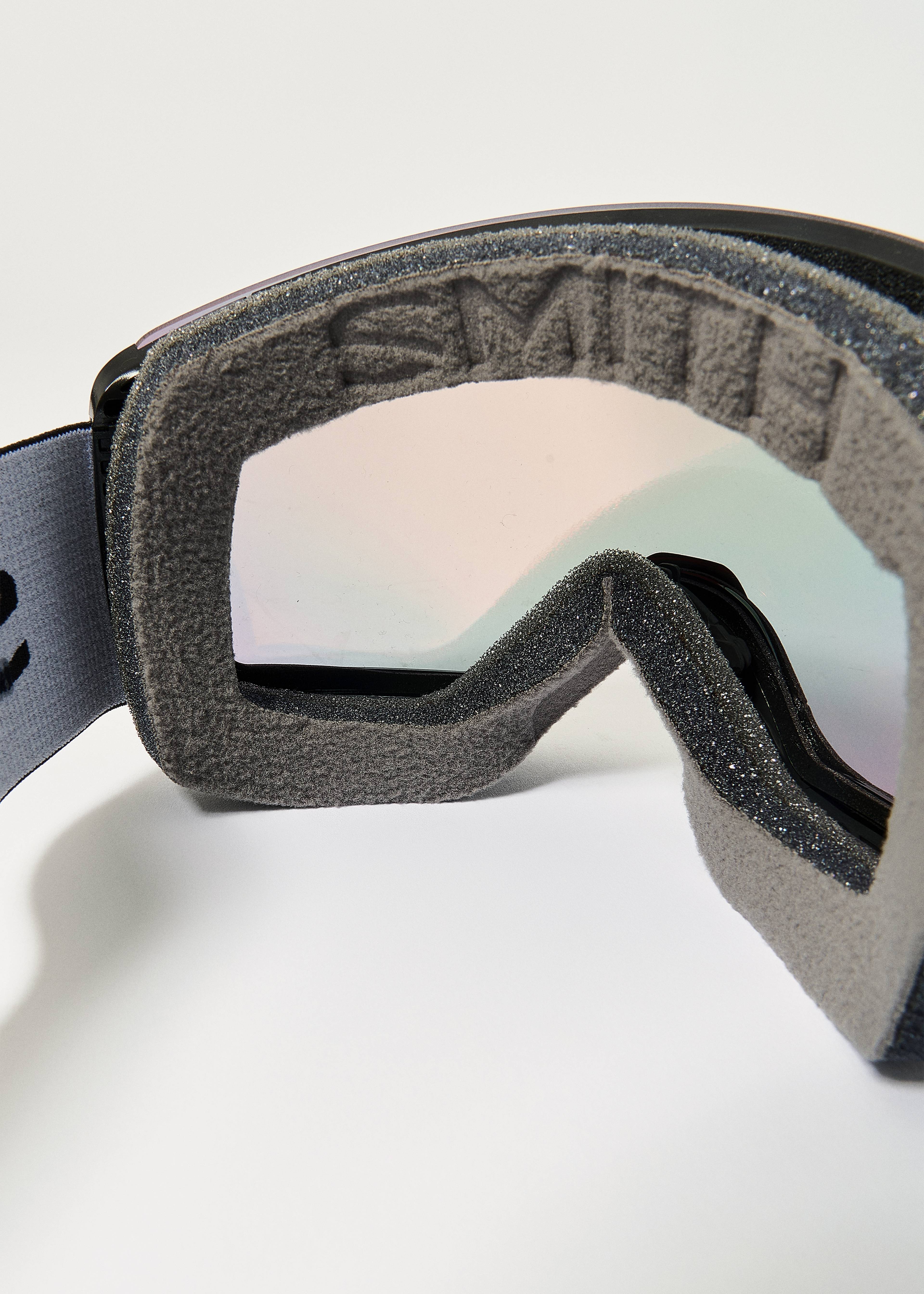 Smith Skyline XL Black / ChromaPop Pro Photochromic Red Mirror Goggles