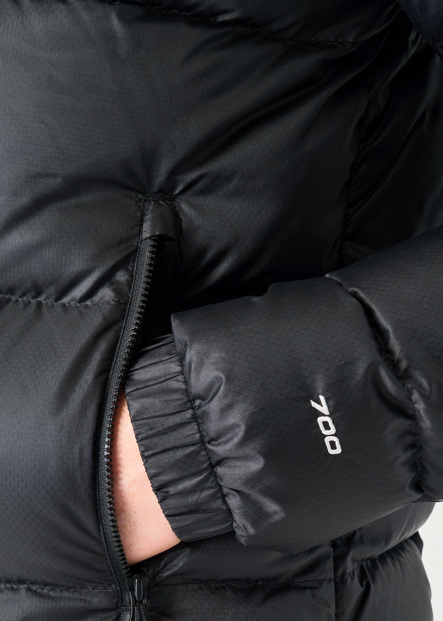 Zipped hand pockets
