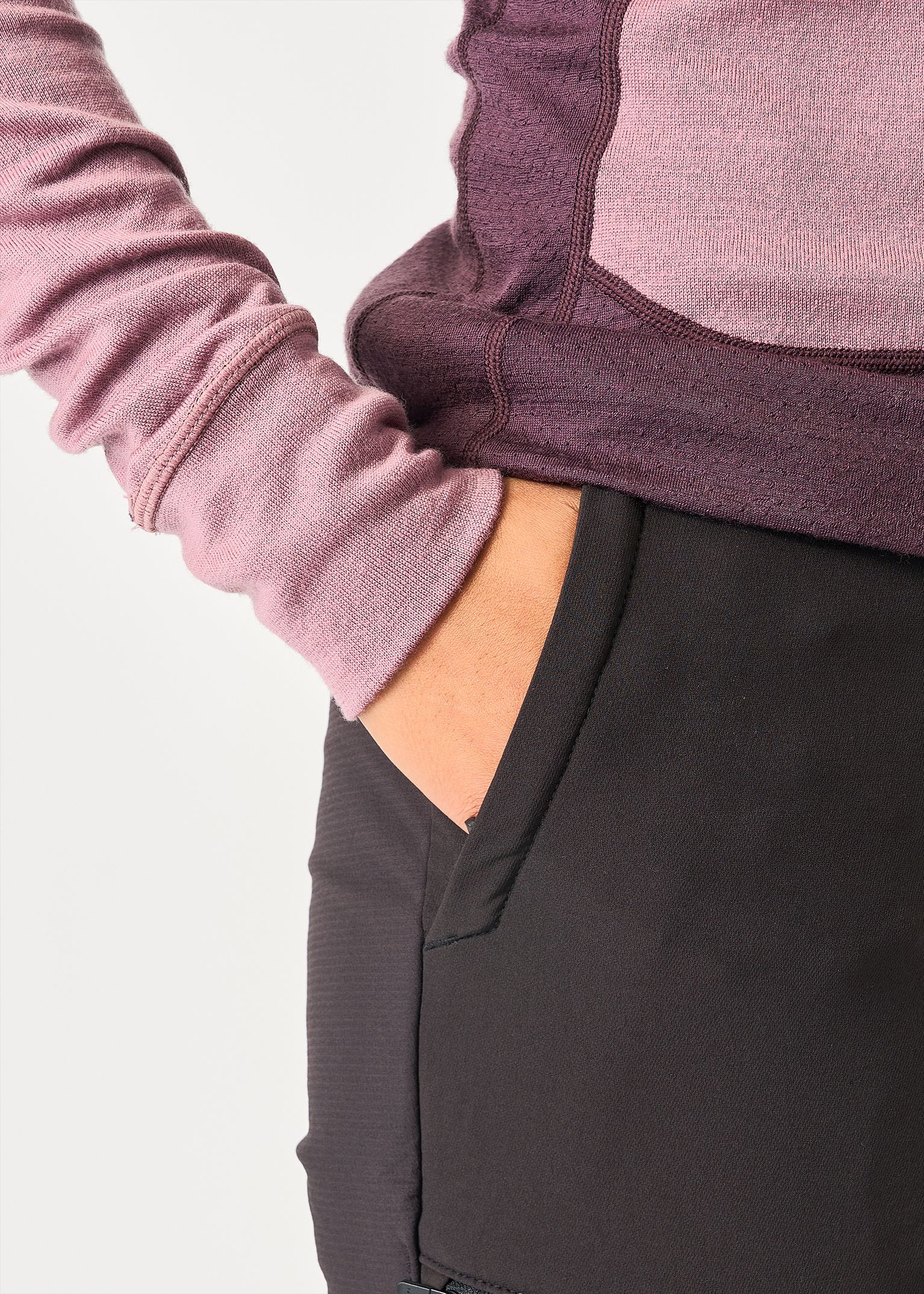 Zipped hand pockets