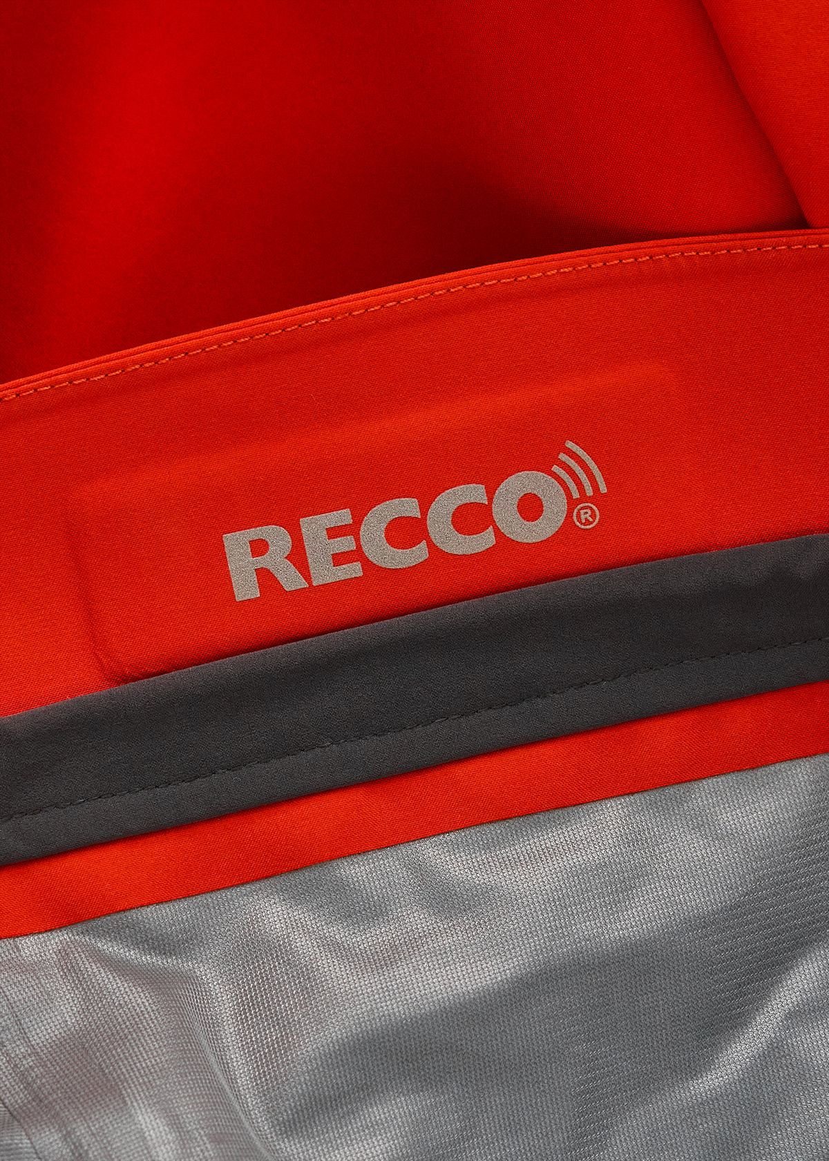 Embedded RECCO reflector  