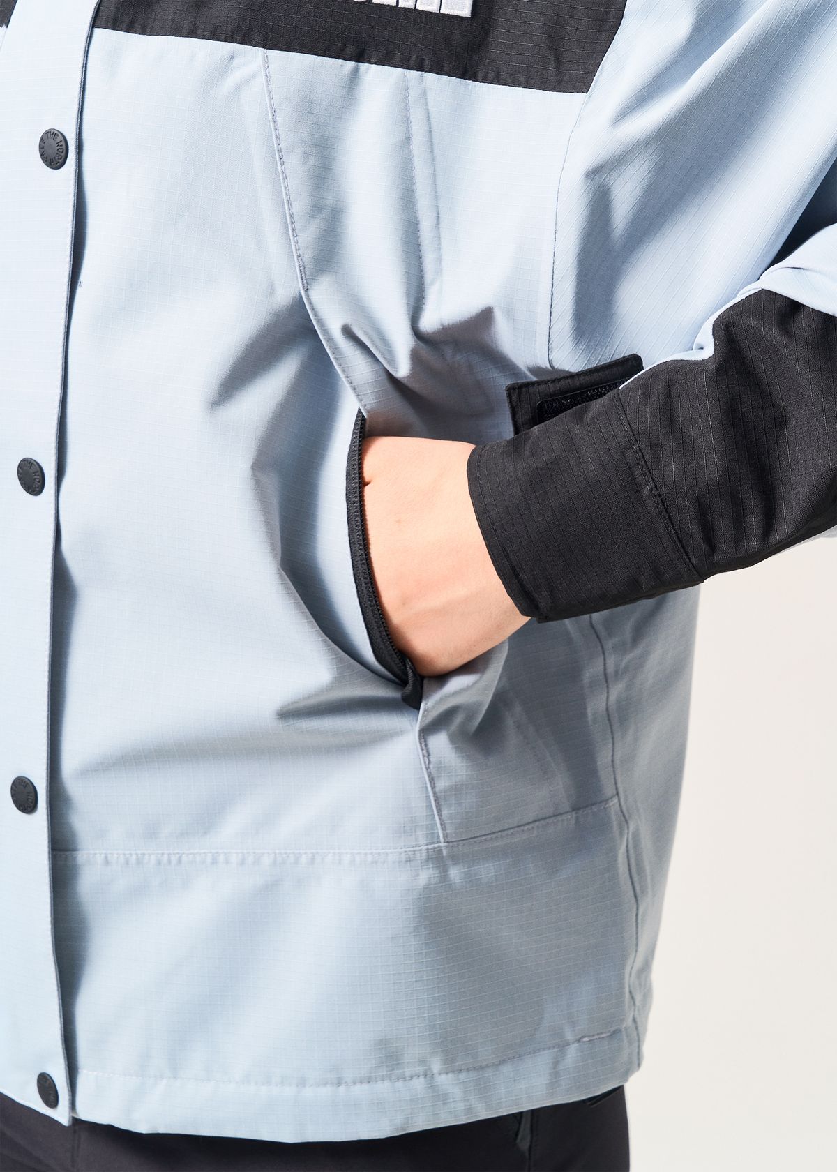 Zipped hand pockets