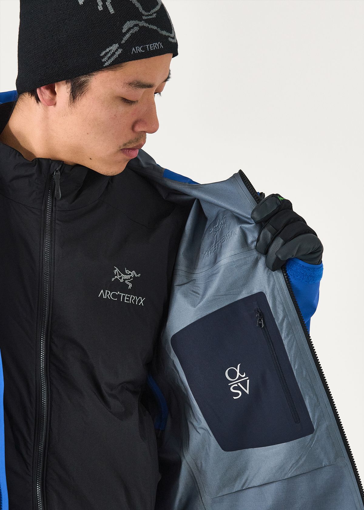  Internal zipped pocket