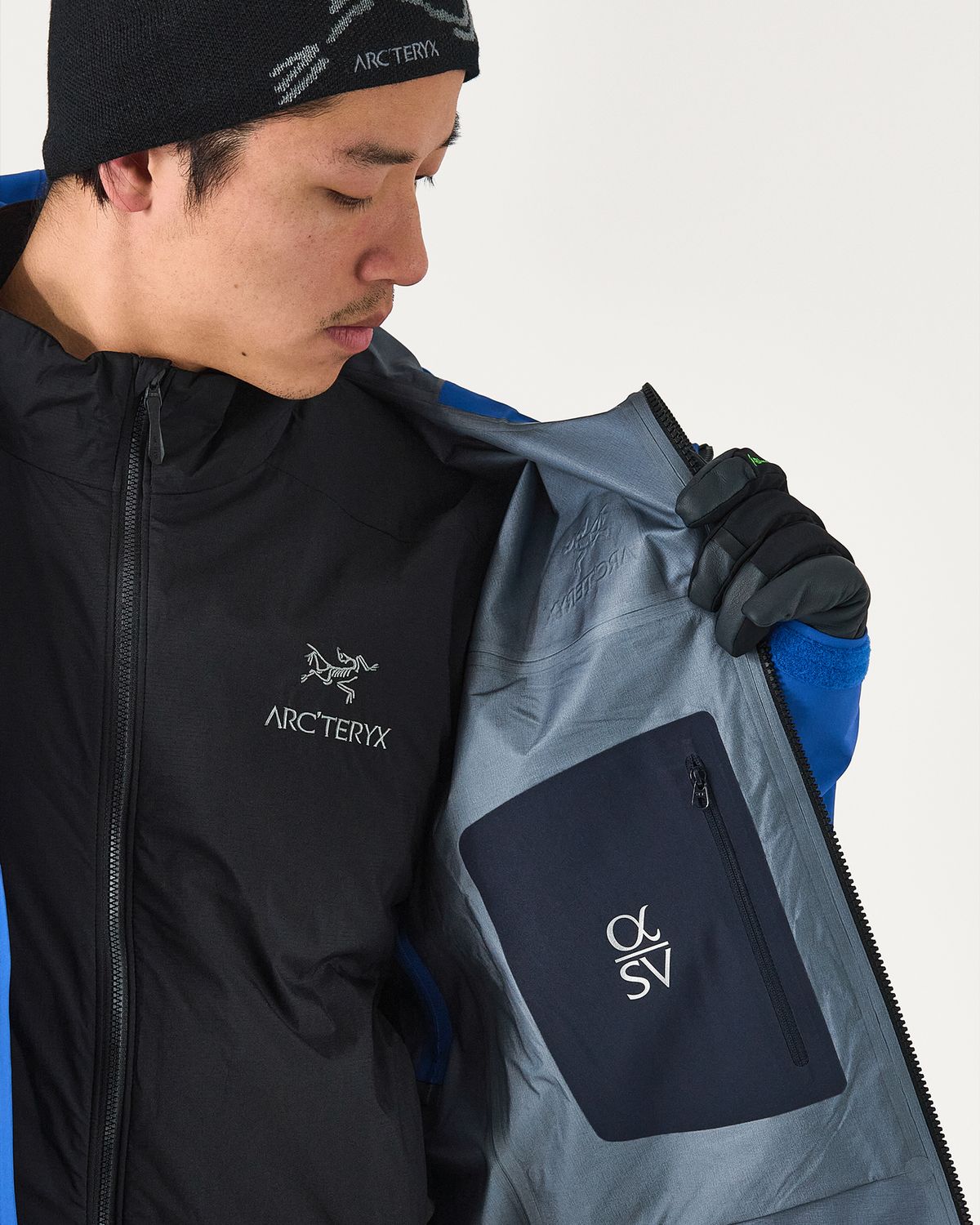  Internal zipped pocket