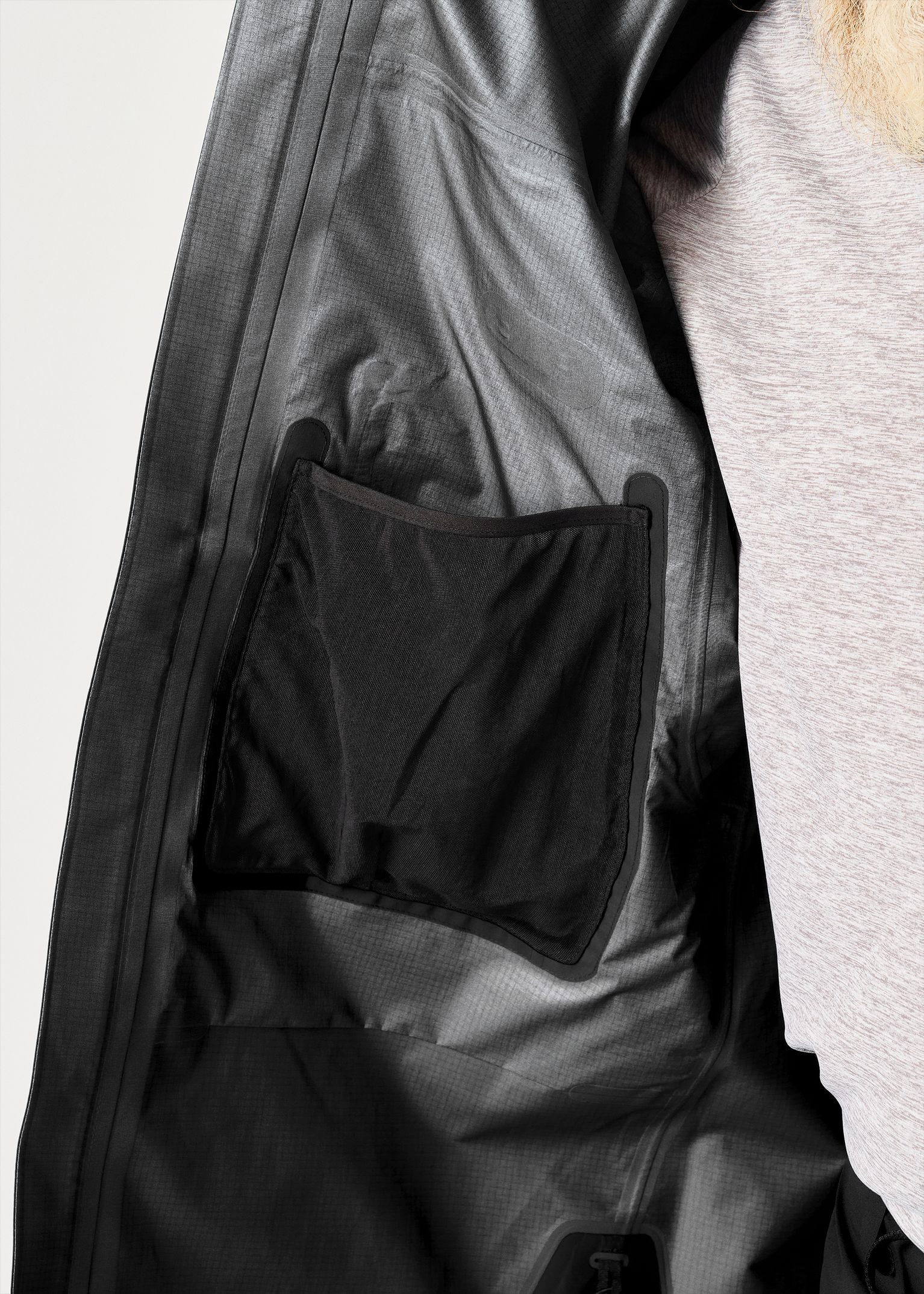 Internal drop pocket