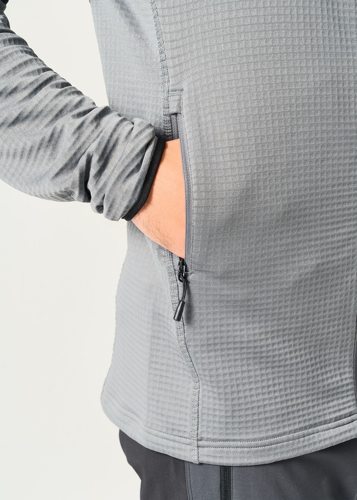Zipped hand pockets