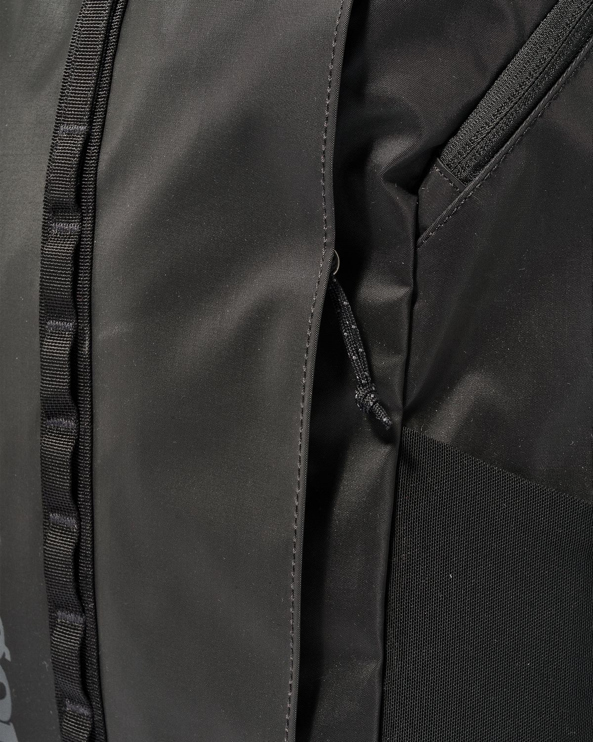 Zipped front pocket