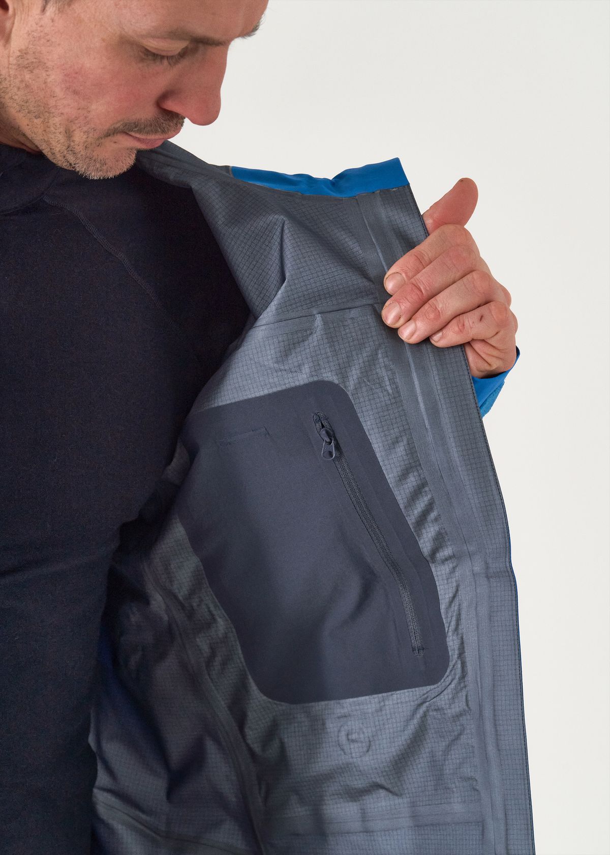 Internal zipped pocket