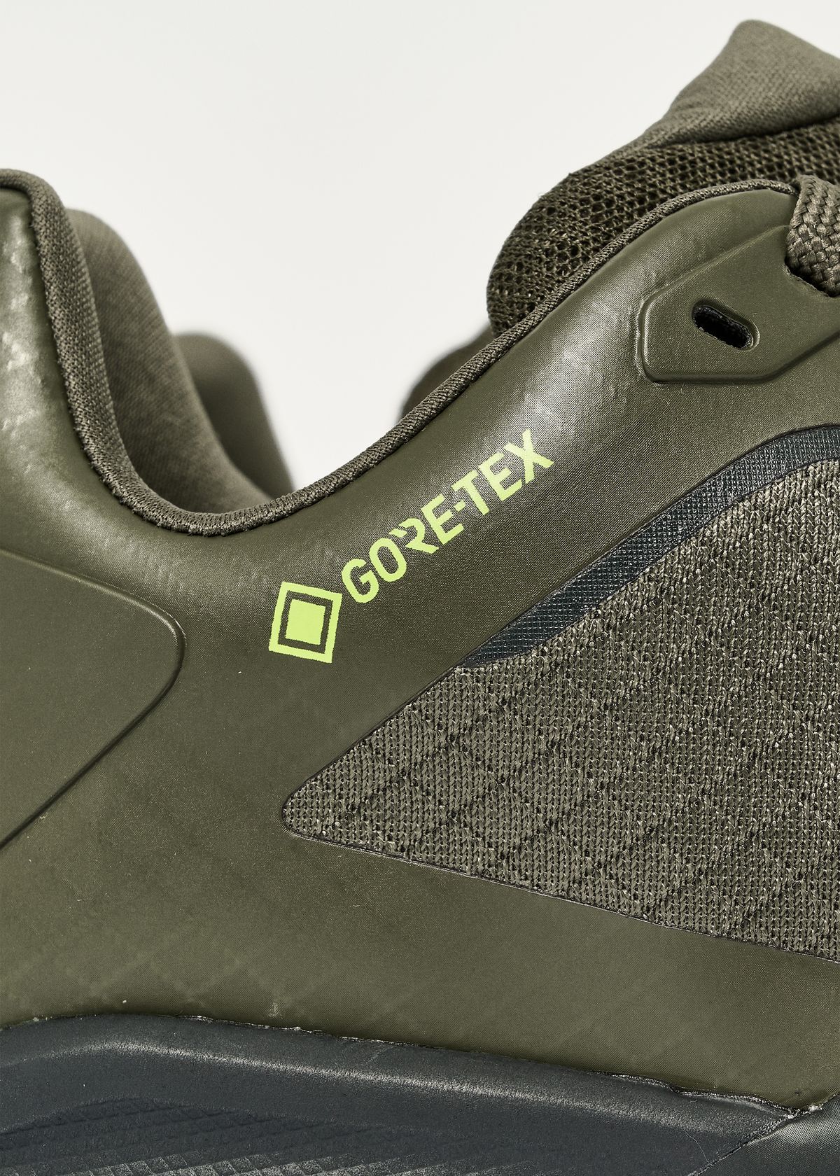  GORE-TEX waterproof protection
