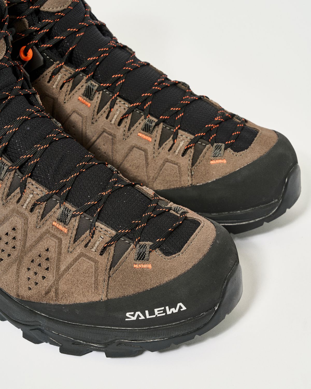 To-the-toe lace closure 