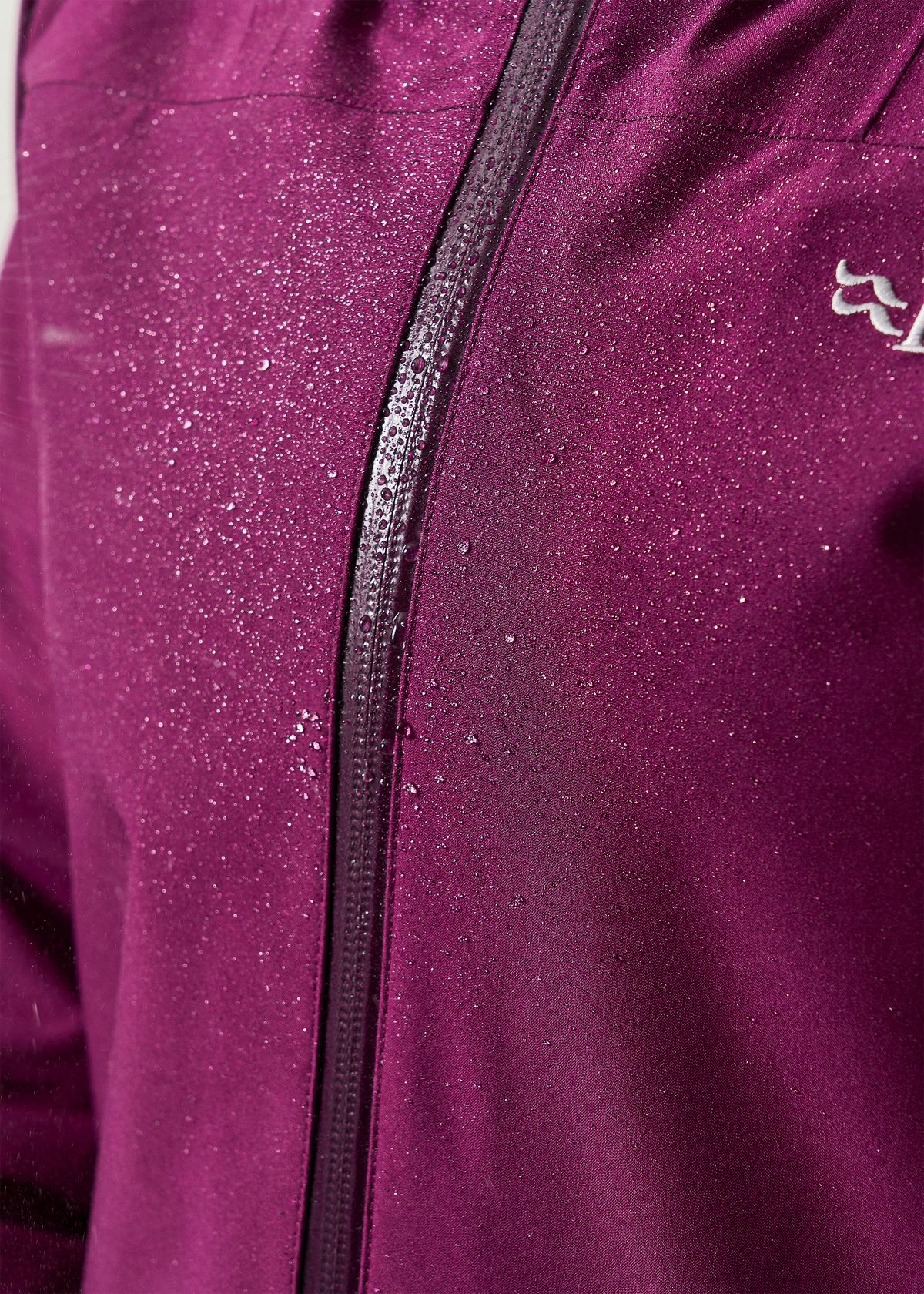Water-repellent front zip