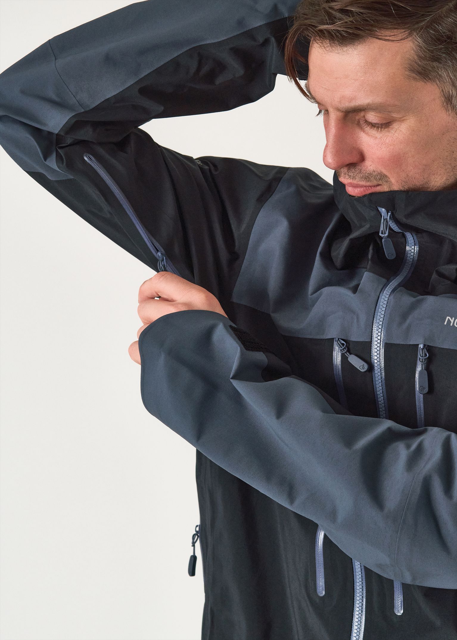 Two-way pit zips     