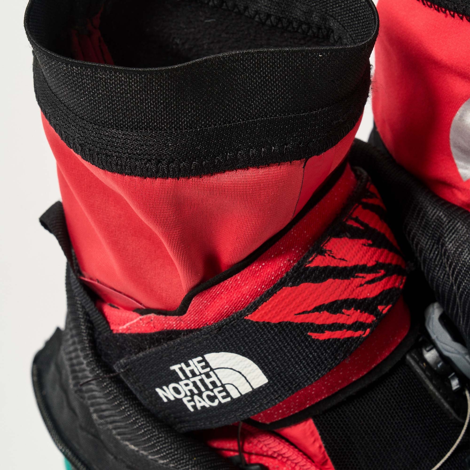 Image of Hybrid/integrated gaiter mountaineering boots