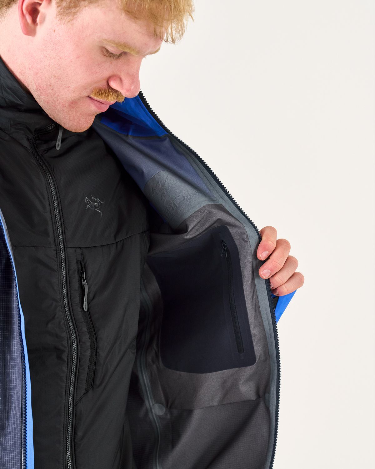  Internal zipped pocket