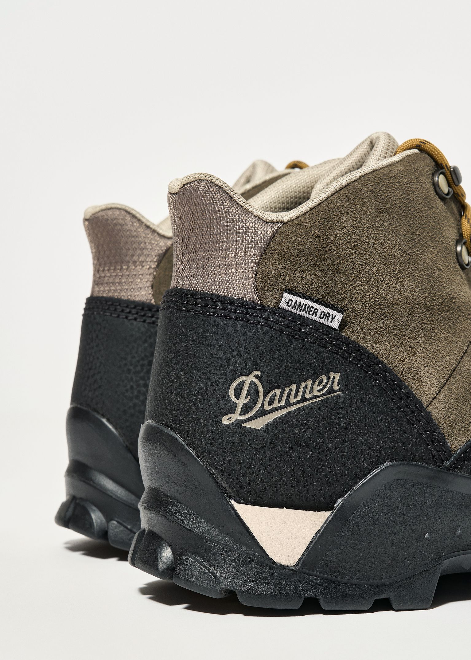 Mid-height boot
