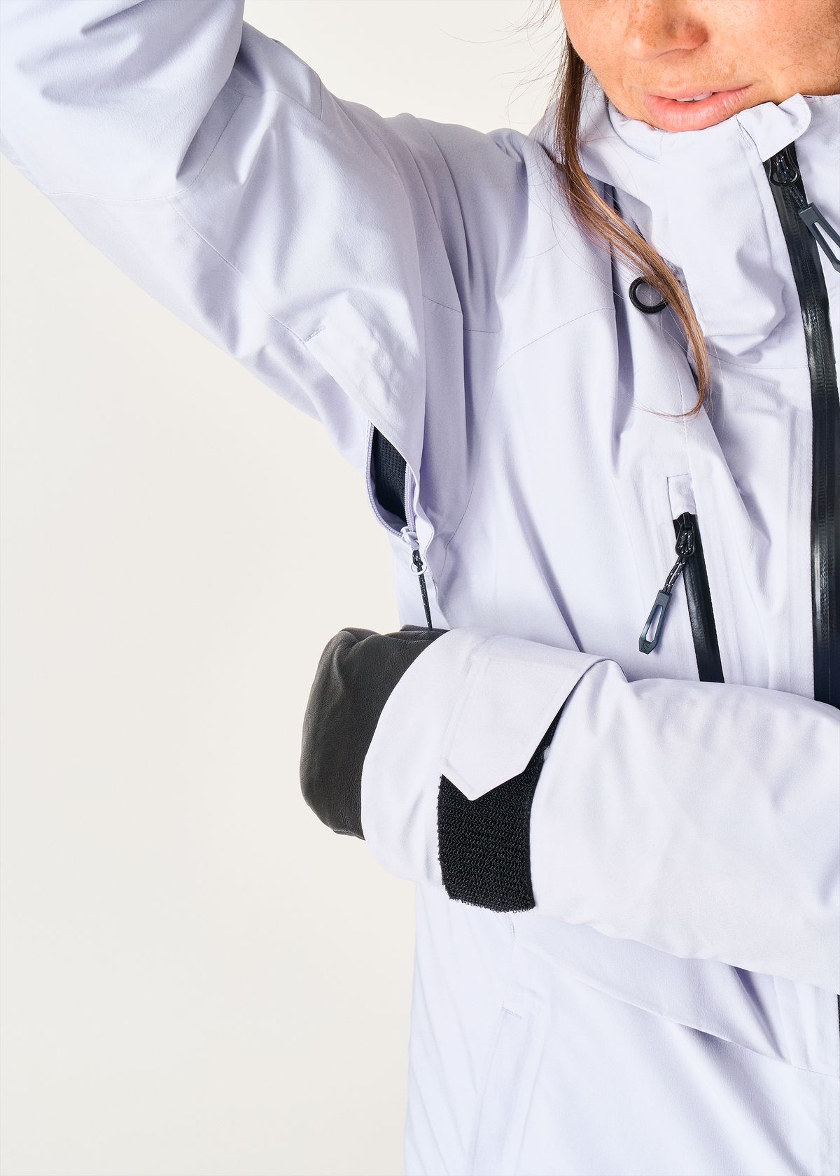 Underarm venting zips