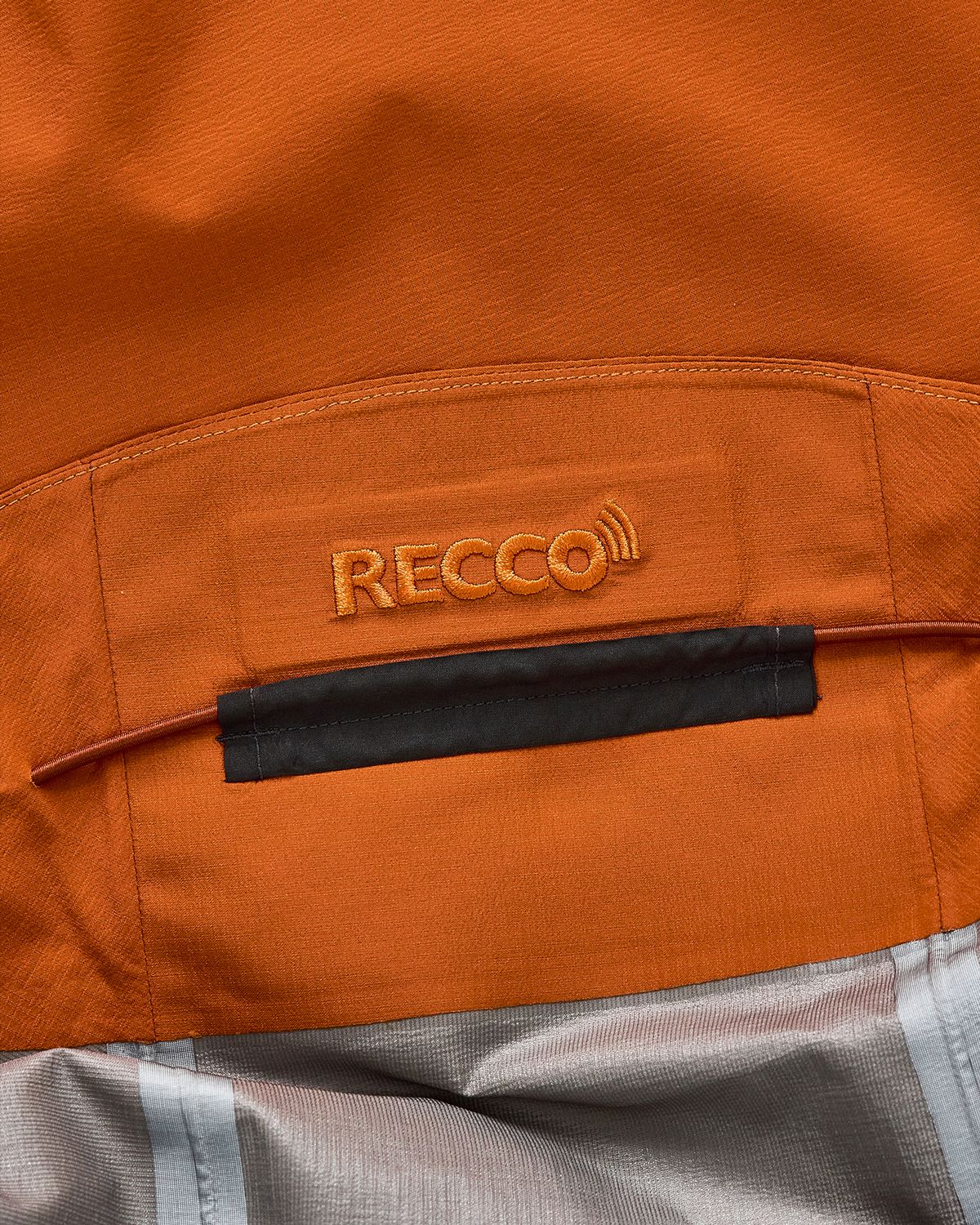 Embedded RECCO reflector