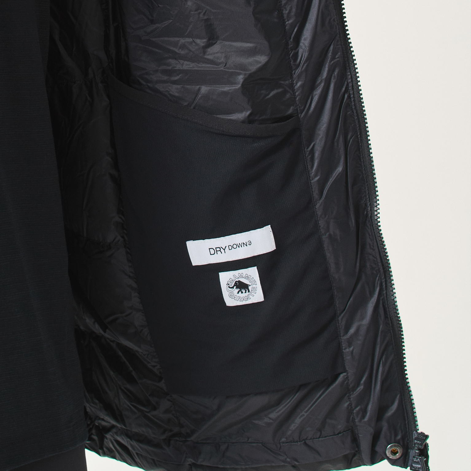 Image of Internal drop pockets