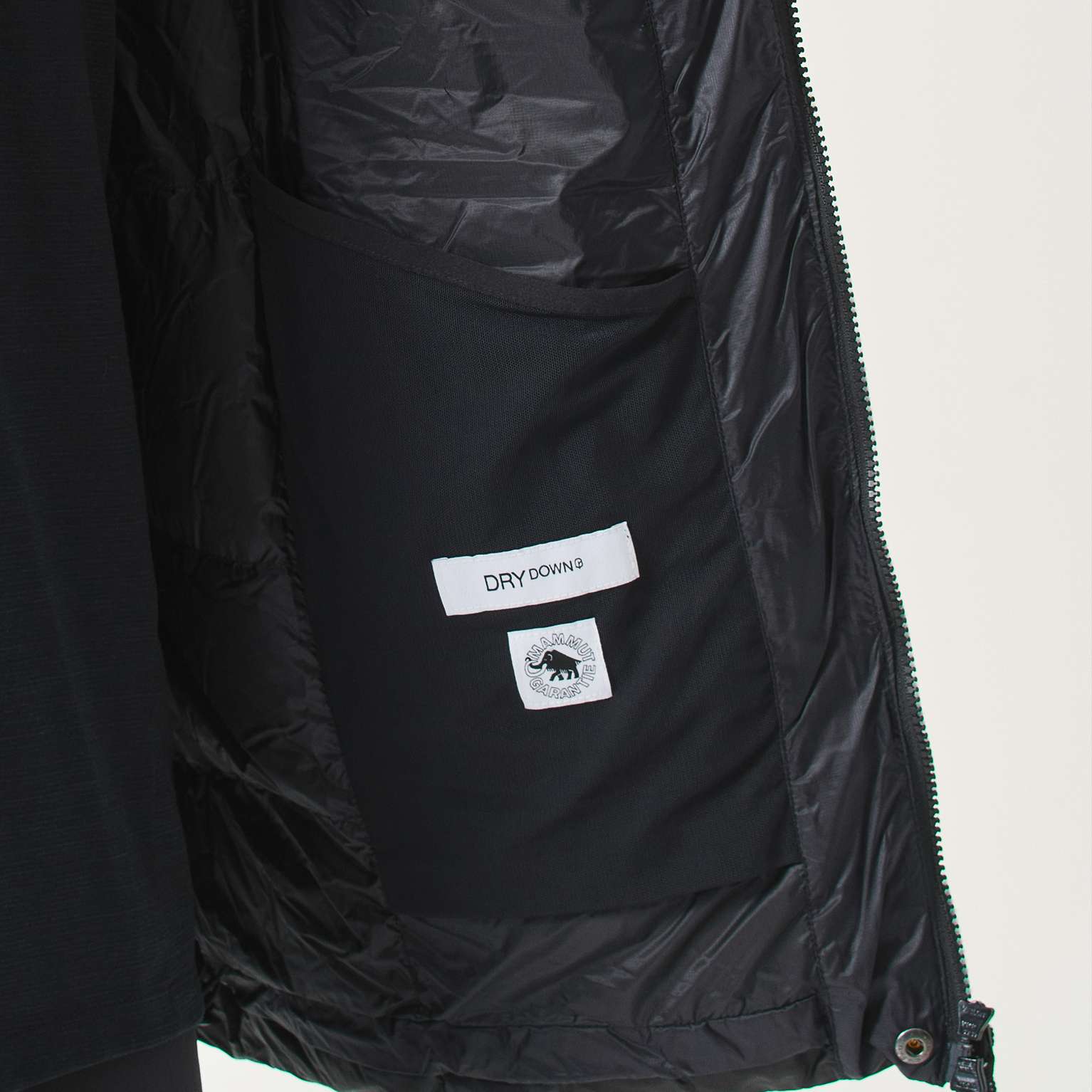 Image of Internal drop pockets