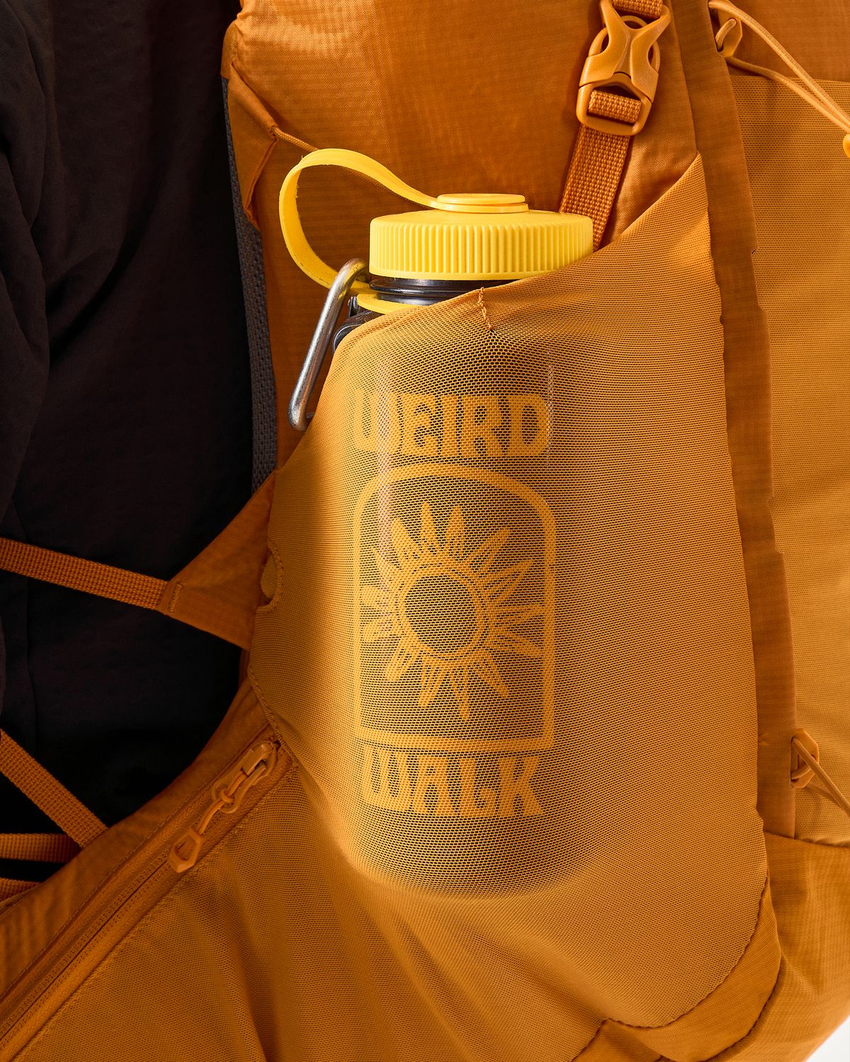  Stretch mesh side pockets