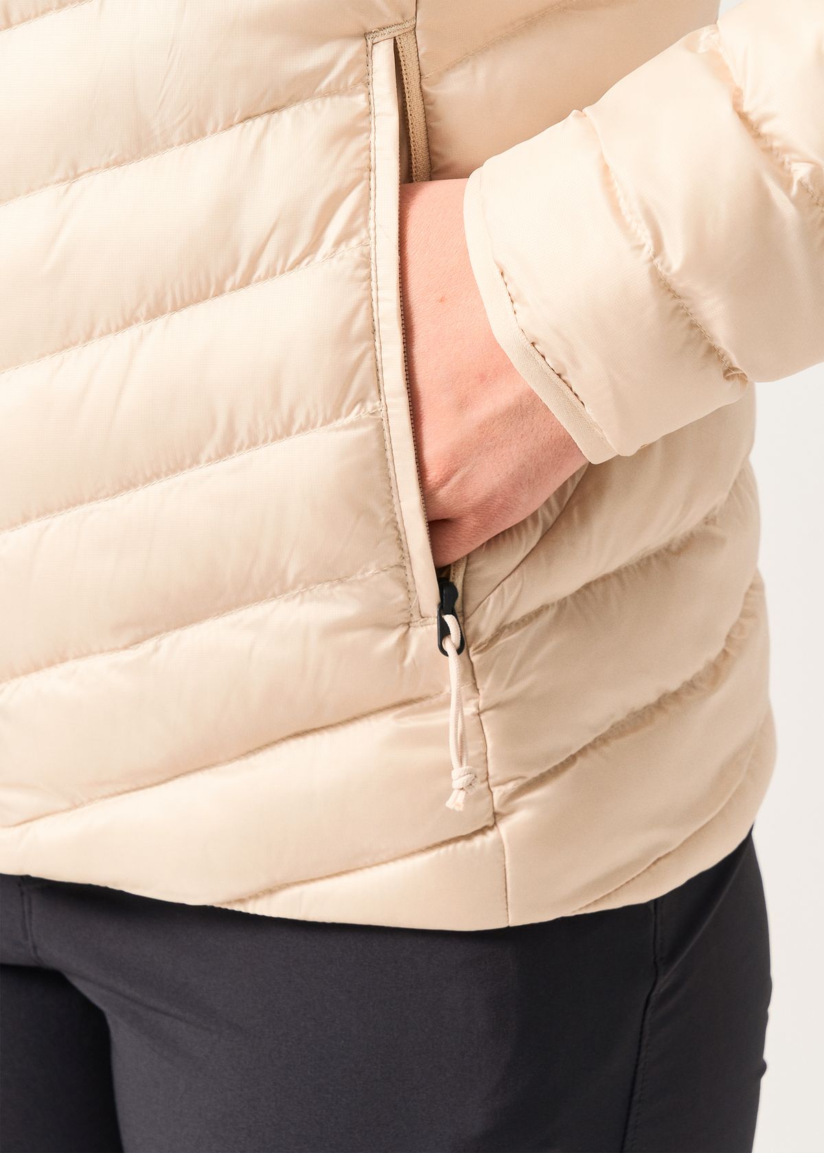Zipped hand pockets