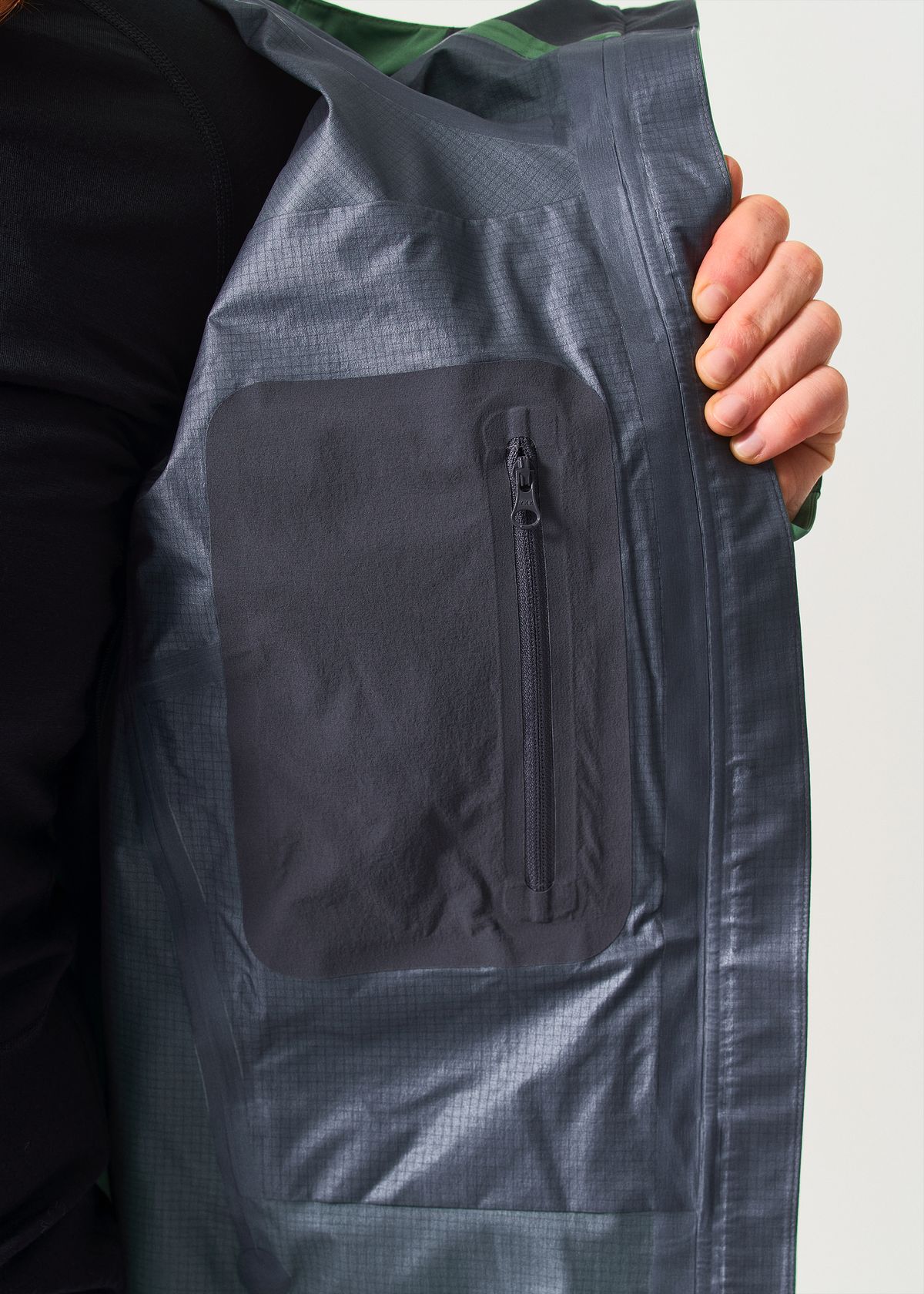 Internal zipped pocket