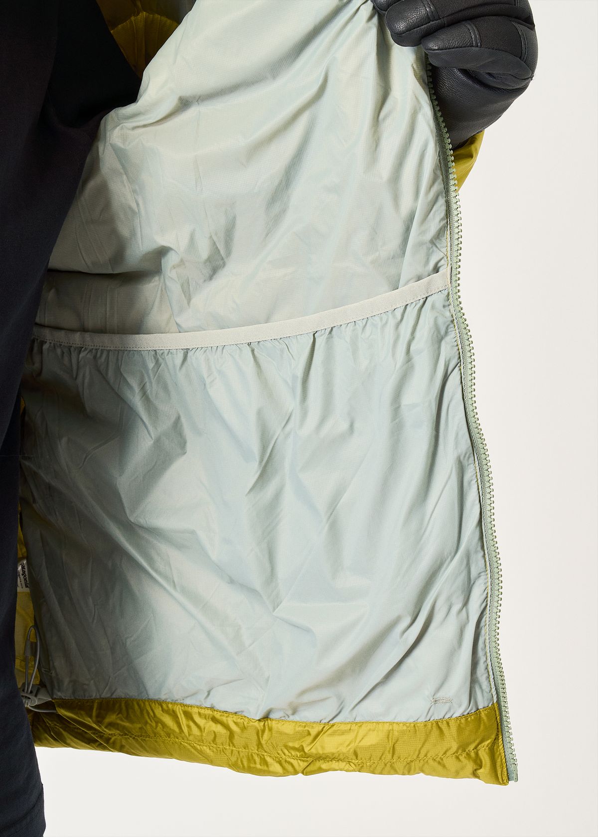  Internal drop pockets