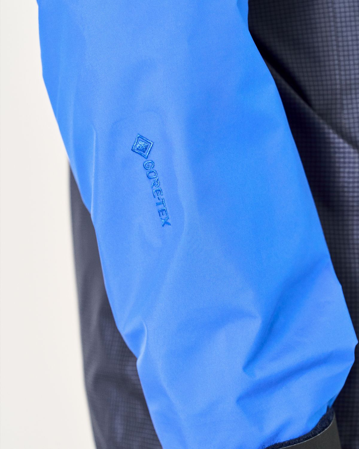  GORE-TEX waterproof protection