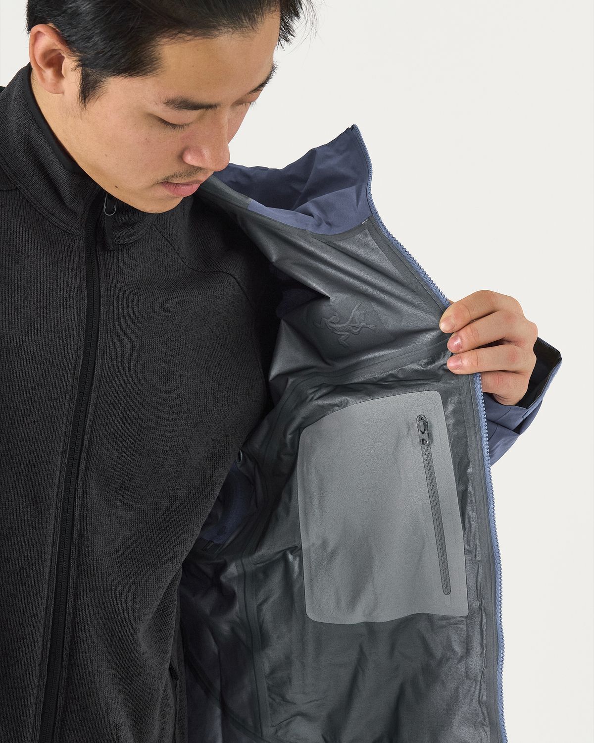 Internal zipped pocket