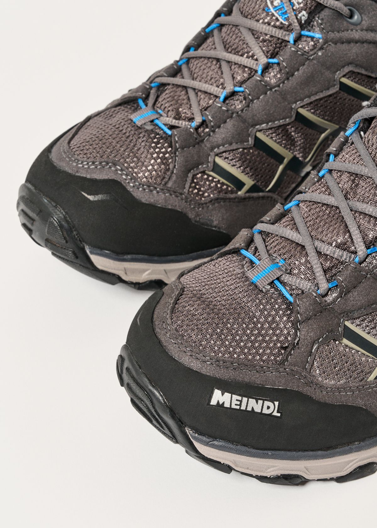 Two-zone lacing system