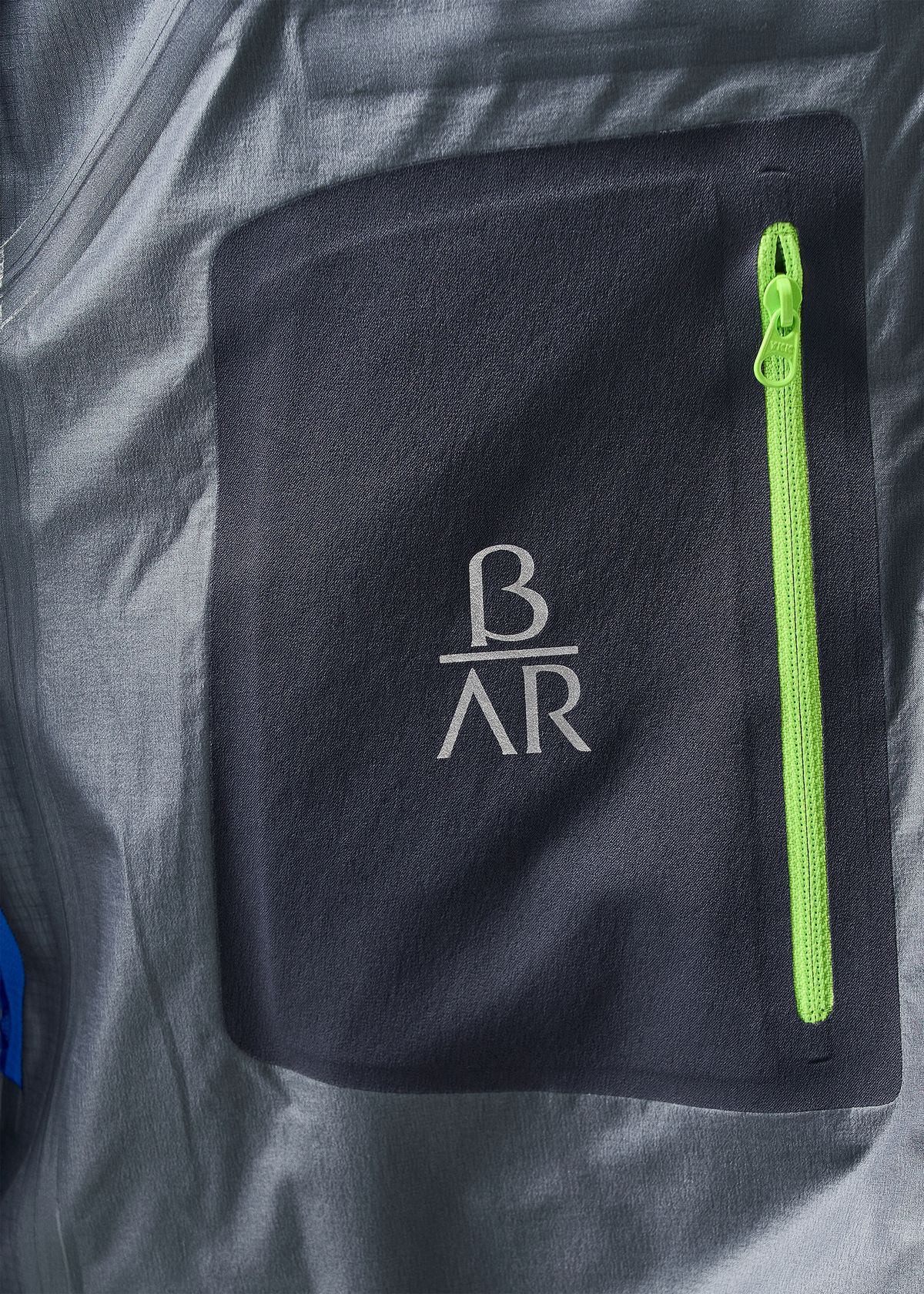 Internal zipped pocket
