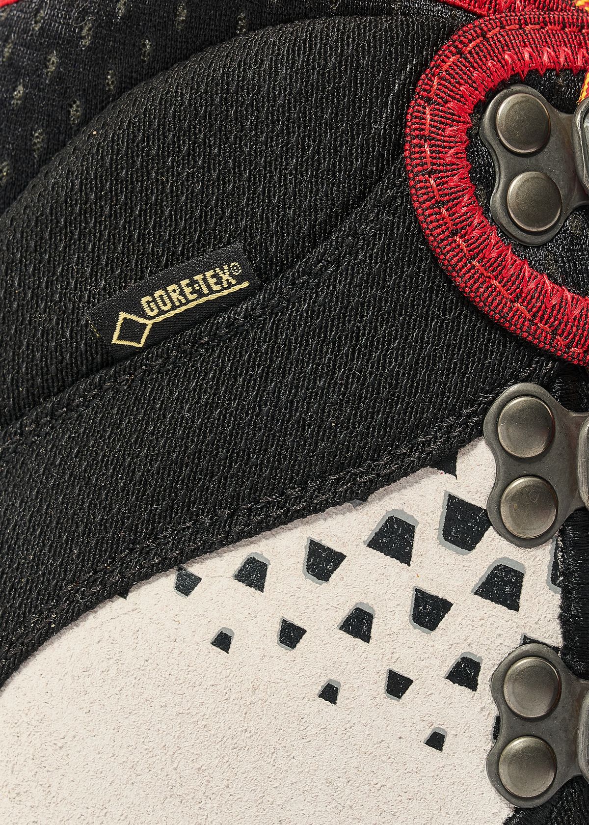 GORE-TEX Insulated Comfort waterproof protection