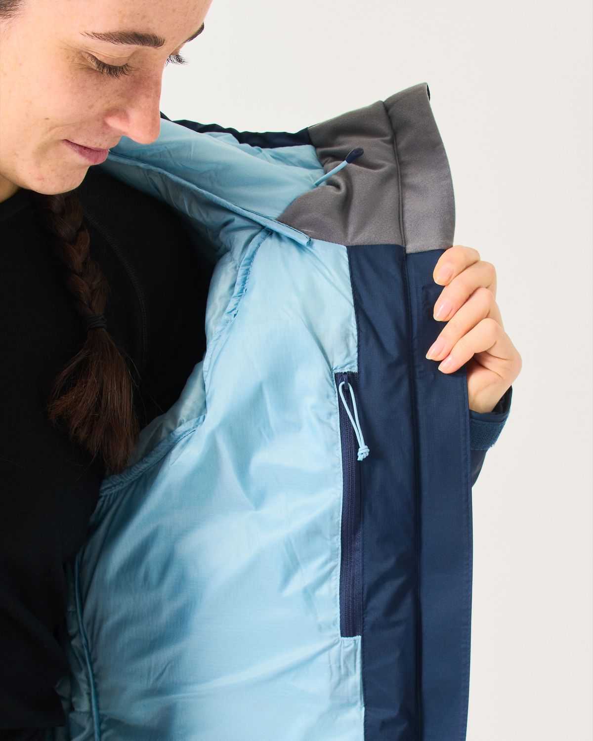 Internal zipped pocket