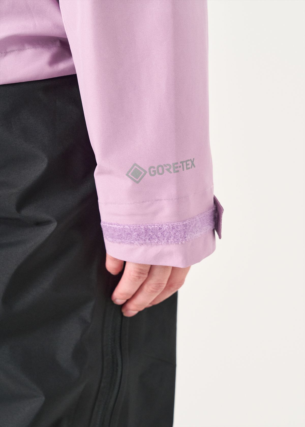  GORE-TEX Paclite waterproof protection 