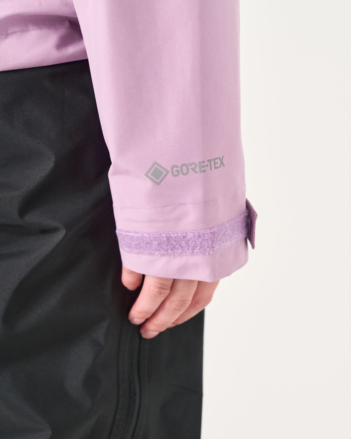  GORE-TEX Paclite waterproof protection 