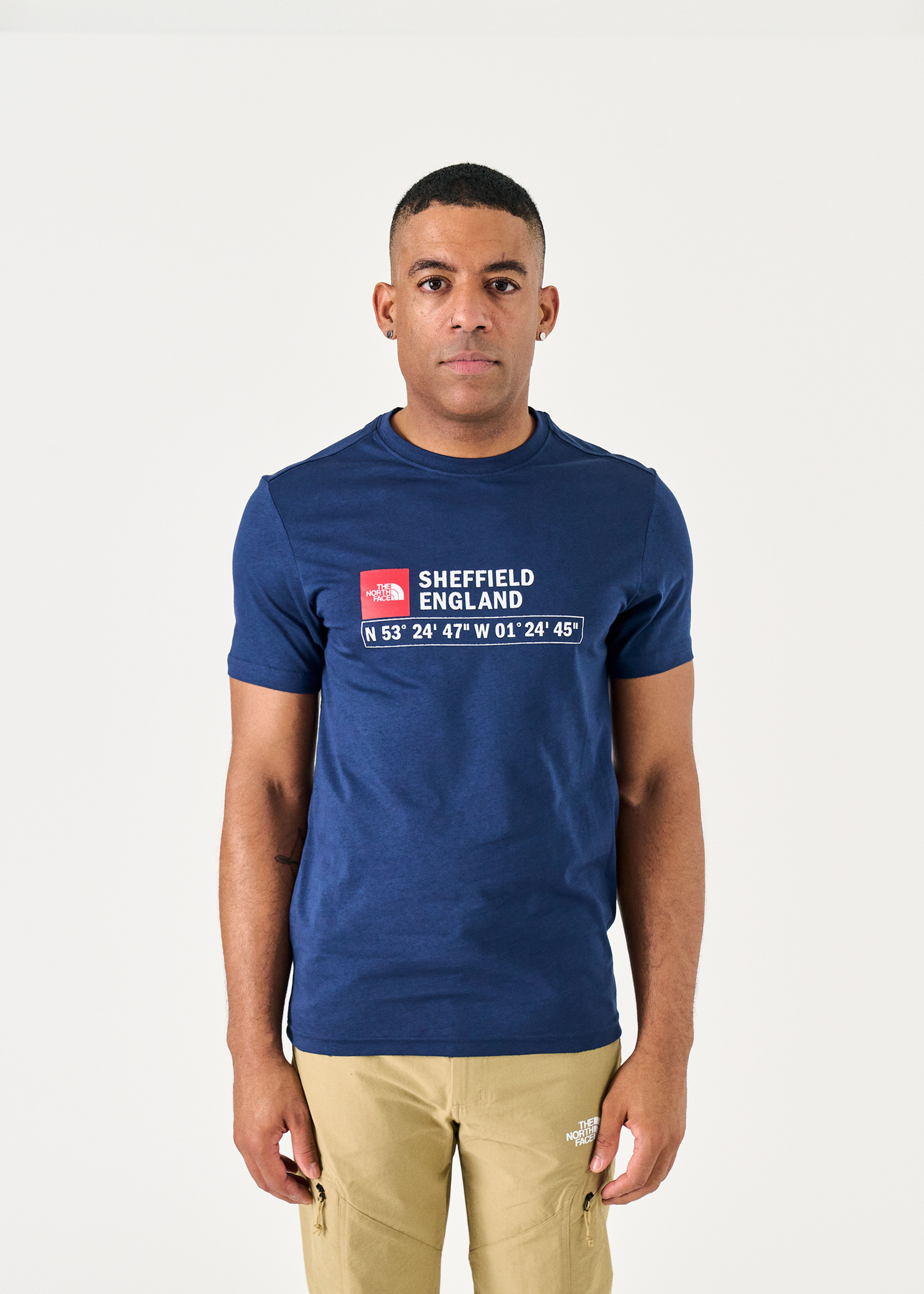 T-shirt Gildan Unisex Luoghi E Coordinate - Sheffield, Nottingham, London, Manchester, Navy
