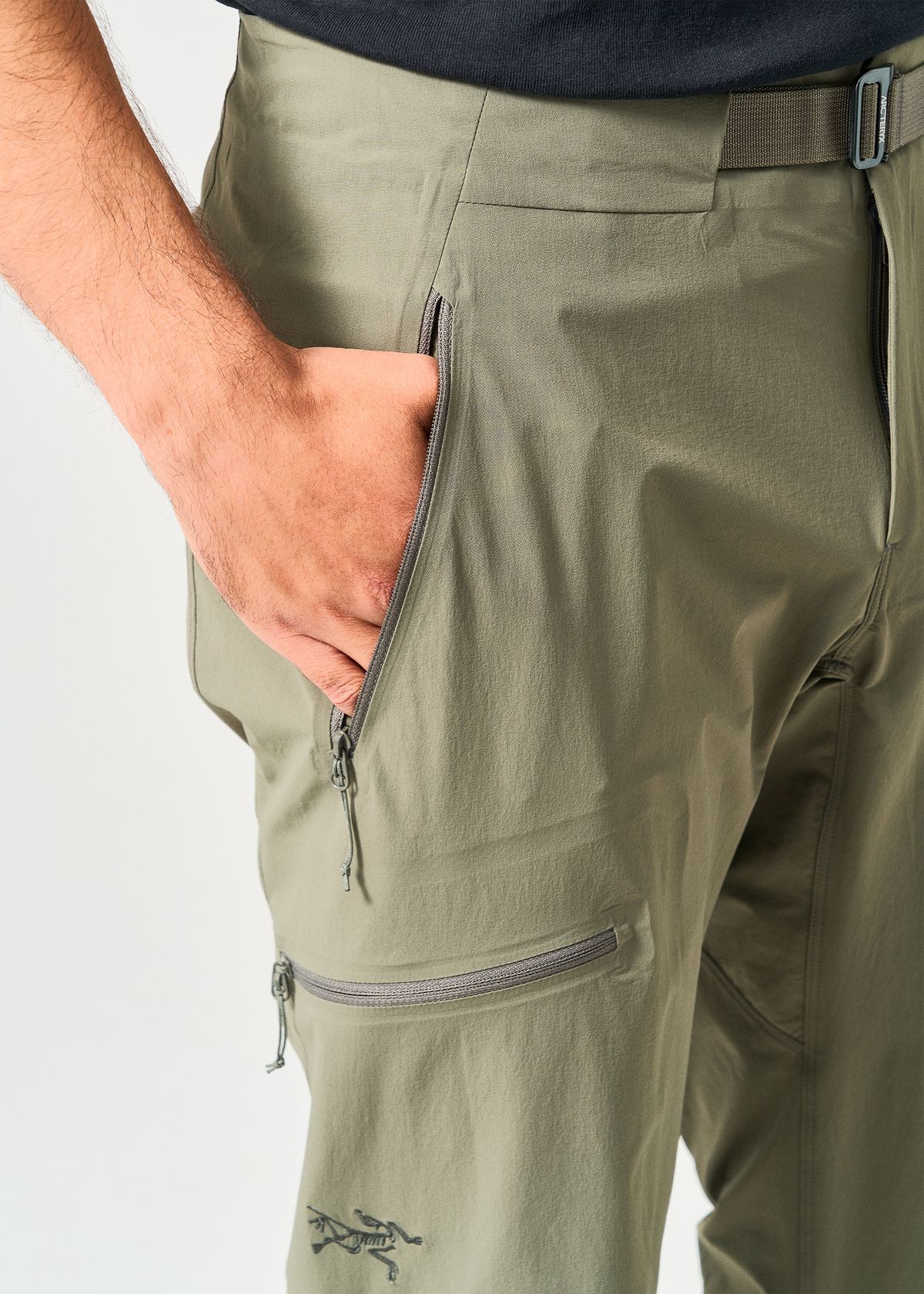 Zipped hand pockets
